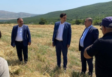 Aqrar Sığorta Fondunun sədri Xızıda vətəndaşların müraciətlərini dinləyib